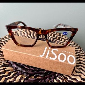 Jisoo Women’s Stylish Cat Eye Reading Glasses +150